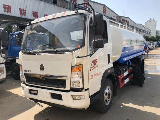 重汽豪沃12噸綠化灑水車(chē)廠(chǎng)家價(jià)格