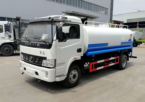 8噸灑水車多少錢一臺_躍進(jìn)8噸綠化灑水車廠家價(jià)格