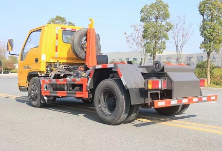 福田時(shí)代金剛工程版勾臂垃圾車(chē)圖片 福田時(shí)代金剛工程版勾臂垃圾車(chē)圖片